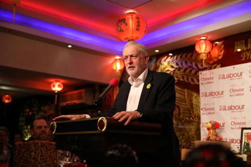 科爾賓致辭。(圖片來源：歐洲時報記者陳述 攝)