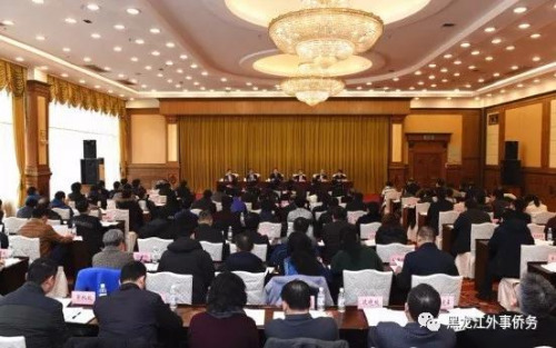 各市(地)、邊境縣(市、區(qū))外僑辦負(fù)責(zé)人，中省直有關(guān)部門、有關(guān)群眾團體、在哈高校及科研院所外事處負(fù)責(zé)人，省外辦機關(guān)各處及所屬事業(yè)單位負(fù)責(zé)人參加會議。(黑龍江省外僑辦微信公眾號)