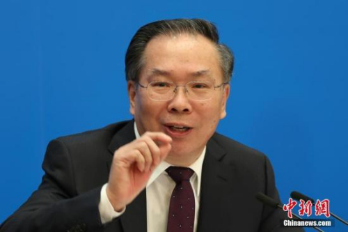 3月2日，全國政協(xié)十三屆一次會議新聞發(fā)布會在北京人民大會堂舉行，大會新聞發(fā)言人王國慶向中外媒體介紹本次大會有關情況并回答記者提問。<a target='_blank' >中新社</a>記者 泱波 攝