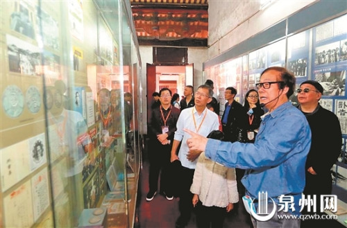 在王宮社區(qū)參觀鄉(xiāng)村華僑博物館 在王宮社區(qū)參觀鄉(xiāng)村華僑博物館