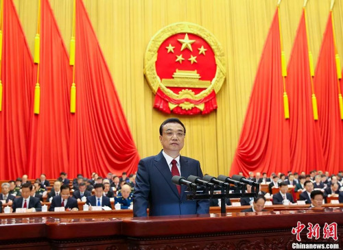 國(guó)務(wù)院總理李克強(qiáng)作政府工作報(bào)告 <a target='_blank' >中新社</a>記者 劉震 攝