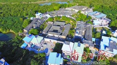 世德堂位于松口鎮(zhèn)銅琶村下店，建于1645年，傳說是明末最后的行宮。1644年3月19日，清兵入關(guān)，崇禎皇帝在煤山上吊自殺，明朝滅亡。東宮侍講李士淳見大勢不妙，便攜太子朱慈烺潛回家鄉(xiāng)，以圖東山再起，恢復(fù)大明江山。(袁群華 攝) 