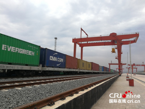 蒙內(nèi)鐵路蒙巴薩賴茨港貨運(yùn)站 攝影：王新俊