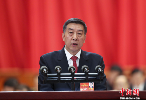 3月13日，十三屆全國人大一次會議在北京人民大會堂舉行第四次全體會議。受國務(wù)院委托，國務(wù)委員王勇向十三屆全國人大一次會議作關(guān)于國務(wù)院機(jī)構(gòu)改革方案的說明。 <a target='_blank' >中新社</a>記者 劉震 攝