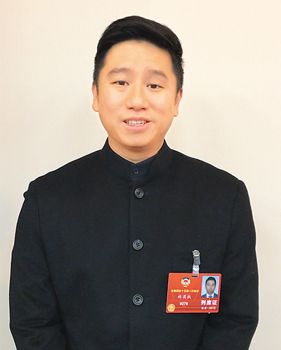 列席政協(xié)會議海外僑胞代表、英國倫敦華埠商會會長 林奕權(quán)