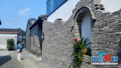 村莊老宅錯(cuò)落有致?！堒缫?攝