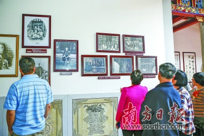 來自海內(nèi)外的賓客參觀張榕軒紀(jì)念館。