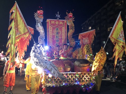 開普敦華星藝術(shù)團(tuán)亮相狂歡節(jié)。