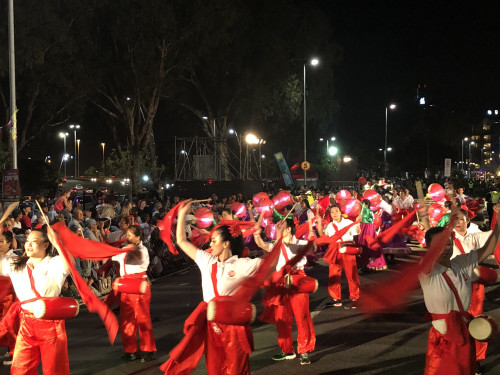 開普敦華星藝術(shù)團(tuán)亮相狂歡節(jié)。