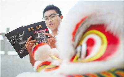 一有時間就學(xué)習(xí)傳統(tǒng)文化理論知識。