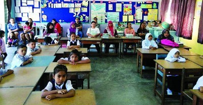 一年級學生和家長參加迎新日。(馬來西亞《中國報》)