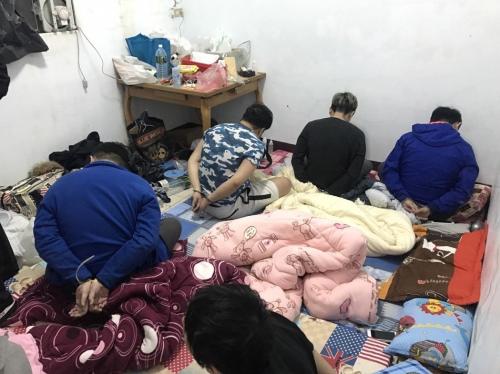 臺灣當(dāng)局“刑事局”執(zhí)行“斬手行動(dòng)”項(xiàng)目打擊詐騙犯罪，偵破一個(gè)專騙旅美華人的詐騙集團(tuán)。嫌犯假冒中國領(lǐng)事館以“監(jiān)管賬戶”為由行騙。圖片來源：臺灣《聯(lián)合報(bào)》