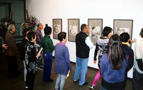 畫(huà)展現(xiàn)場(chǎng)。(日本《中文導(dǎo)報(bào)》)