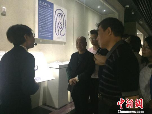 海外華文媒體參觀廣西合浦漢代文化博物館?！↑S令妍 攝