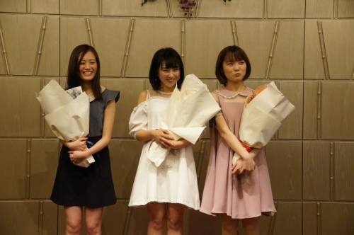 華人明星組合“CJAngel”在會上登臺亮相。（日本《中文導(dǎo)報》圖片）