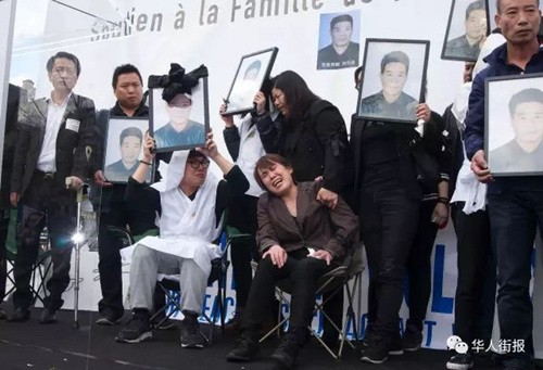 家屬在劉少堯追悼大會上 家屬在劉少堯追悼大會上