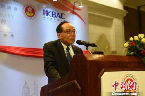 柬埔寨中國港澳僑商總會會長任瑞生勛爵在致辭。　黃耀輝 攝