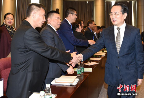 國務(wù)院僑辦副主任譚天星出席開班儀式并講話。 <a target='_blank' >中新社</a>記者 張勤 攝