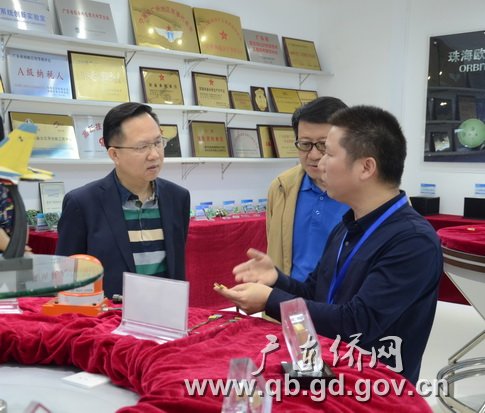 調研組考察珠海歐比特公司 調研組考察珠海歐比特公司