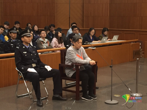 　4月3日，北京市第一中級(jí)人民法院開庭審理原中國水利電力對(duì)外公司香港港源水利電力工程有限公司會(huì)計(jì)劉夢(mèng)平涉嫌受賄案。中國青年網(wǎng)記者 邵志凱攝