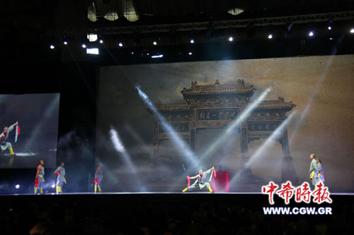 現(xiàn)場(chǎng)演出。(希臘《中希時(shí)報(bào)》/王洪普 攝)