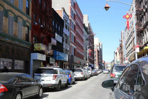 紐約曼哈頓伊麗莎白大道，東方書店所在地。