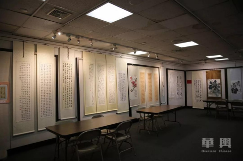 畫廊內(nèi)部展出的書法作品。