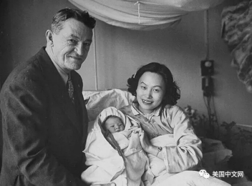 1949年1月8日夫妻倆與長女的合照(值得一提的是，宋美齡對(duì)陳香梅的兩個(gè)女兒十分喜愛，是兩個(gè)孩子的干媽，她們的名字陳美華和陳美麗也是宋美齡取的。)