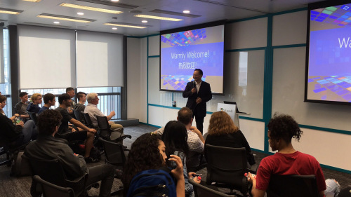 代表團參觀華盛頓州在川企業(yè)微軟(中國)有限公司成都辦事處