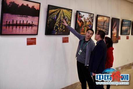 “絲路之旅”攝影展亮相博鰲亞洲論壇。