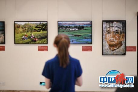 “絲路之旅”攝影展亮相博鰲亞洲論壇。