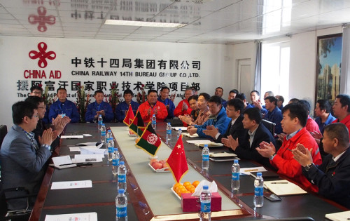 劉大使慰問(wèn)援阿國(guó)家職業(yè)技術(shù)學(xué)院項(xiàng)目部全體員工