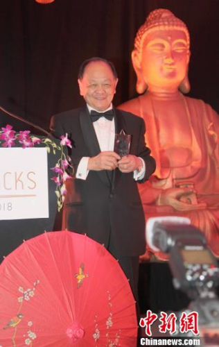 謝貴全榮獲英國首屆“金筷子”東方美食大獎(jiǎng)“終身成就獎(jiǎng)”。張平 攝