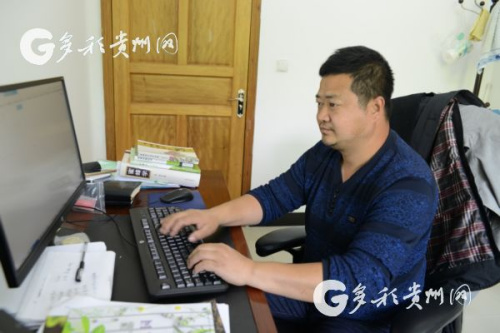 回到農(nóng)科院的李裕榮依然心系好花紅鎮(zhèn) 回到農(nóng)科院的李裕榮依然心系好花紅鎮(zhèn)