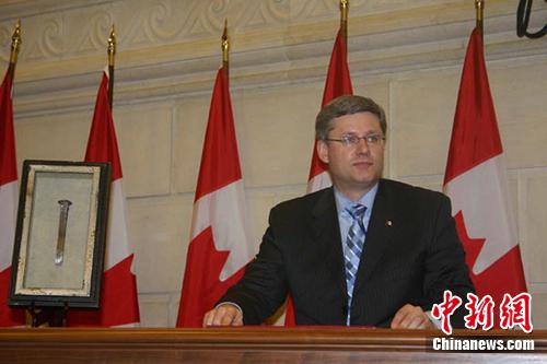 2006年6月22日，加拿大聯(lián)邦政府總理哈珀就“人頭稅”問(wèn)題向全加華人正式道歉。