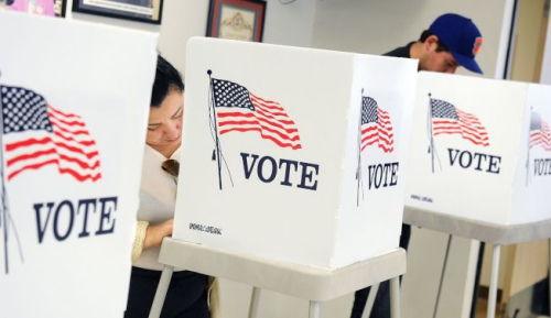 華人選民必須提高投票率，是獲得政治人物重視的基本條件。(美國《世界日報》援引《洛杉磯時報》圖片)
