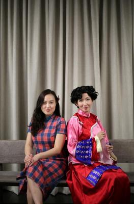 葉貞芳(左)和陳思敏(右)在新劇《四馬路》中的扮相。(圖片來源：《聯(lián)合早報》龍國雄攝)