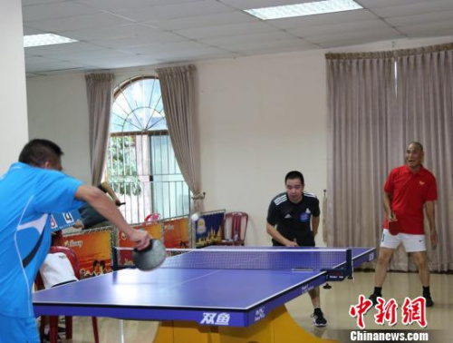 圖為乒乓球雙打。商會提供
