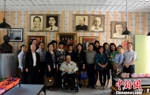 陳大江一行參觀漳平寶娘幼兒園。　張金川 攝