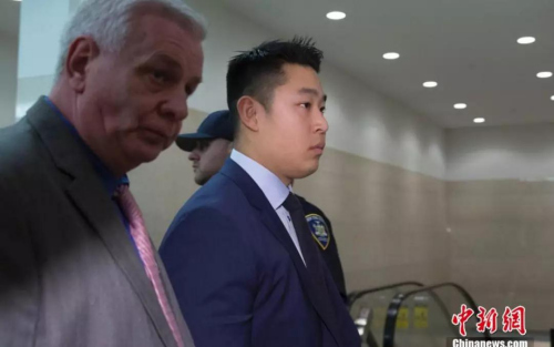 梁彼得走進(jìn)法庭。 <a target='_blank' >中新社</a>記者 廖攀 攝