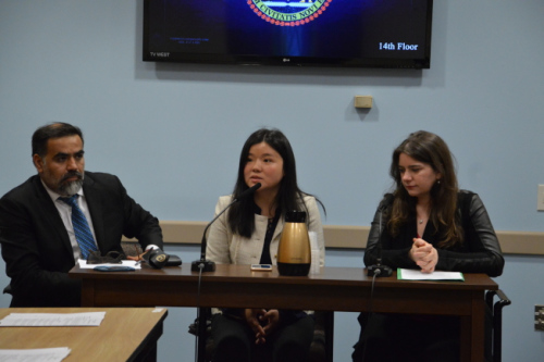 葉凌霞(中)表示，許多華裔父母因工作繁忙或不懂英文，無法對孩子進(jìn)行語言輔導(dǎo)，甚至患上語言發(fā)展障礙。(美國《世界日報(bào)》記者牟蘭／攝影)