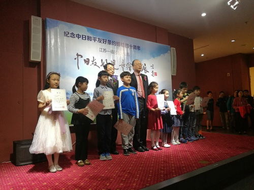 中日友好兒童繪畫展活動現(xiàn)場。