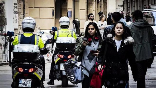 　警察在街上巡邏(來(lái)源：《先鋒報(bào)》)