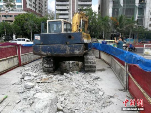 位于菲律賓首都馬尼拉市羅哈斯大道的“慰安婦”雕像4月27日深夜遭不明人士強行拆除。<a target='_blank' >中新社</a>記者 關(guān)向東 攝