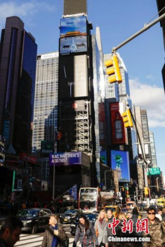 資料圖：紐約時(shí)代廣場(chǎng)游客眾多。<a target='_blank' >中新社</a>記者 廖攀 攝