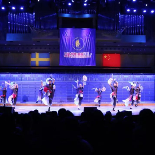 演出現(xiàn)場(chǎng)。(圖片來(lái)源：中國(guó)駐瑞典大使館微信公眾號(hào))