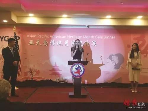 Lura Trump在2018亞太裔傳統(tǒng)月慶?；顒?dòng)中致辭。(僑報(bào) 張晶攝)