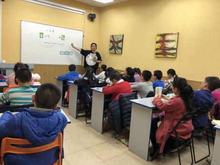 施瑾老師在上示范課。