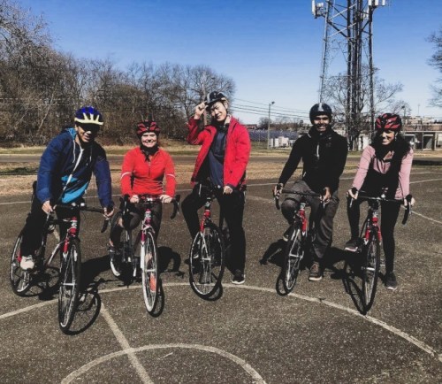 王相岳(中)作為唯一華裔，將參與“夢想項(xiàng)目”沿美東2000公里騎行慈善籌款。(美國《世界日報(bào)》/王相岳提供)