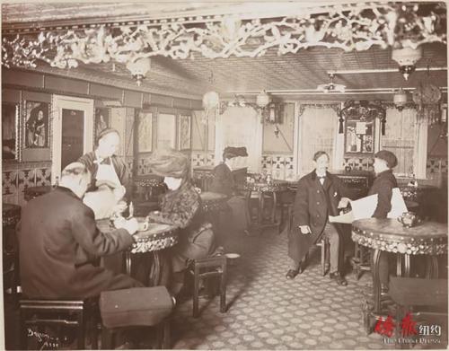 萬里云酒樓招待美國(guó)主流社會(huì)顧客，1904年。(美國(guó)《僑報(bào)》/紐約市博物館圖)
